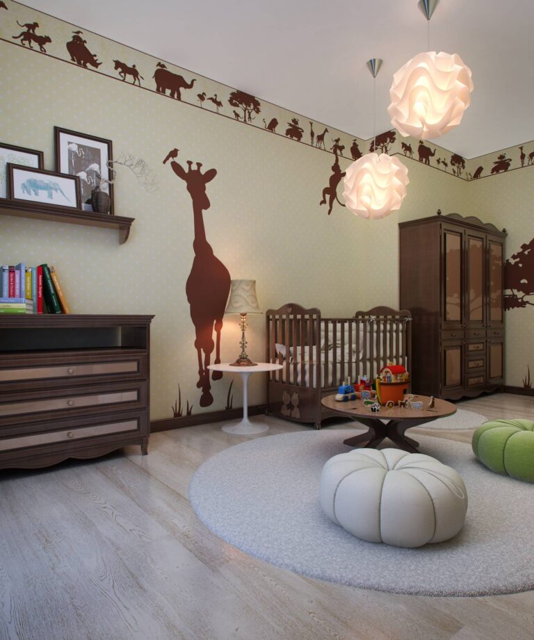 Светлые обои с африканскими животными в интерьере детской