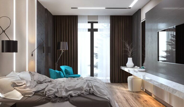 Эко спальня с большим окном, задрапированным белой тюлью и темно-коричневыми шторами