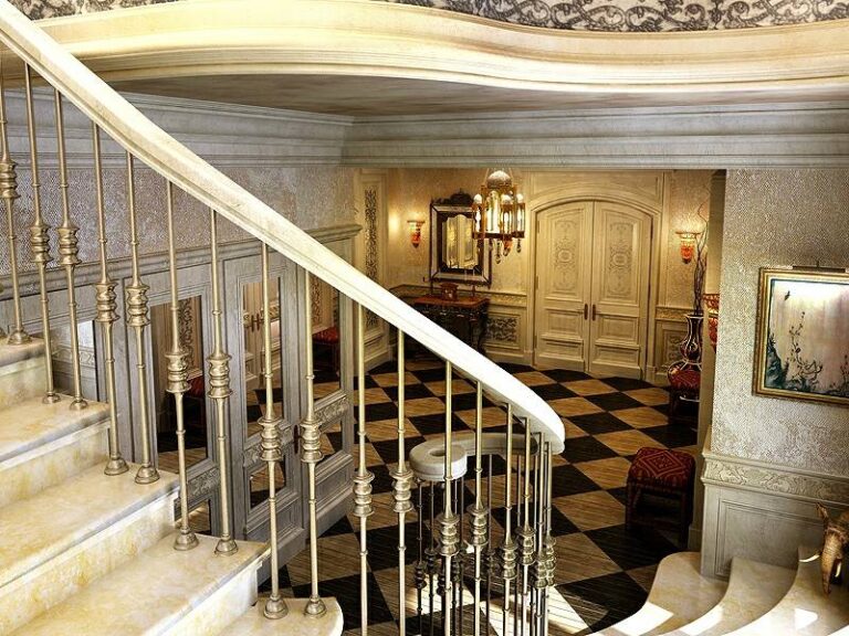 Лестница с металлическими фигурными перилами в дизайне холла