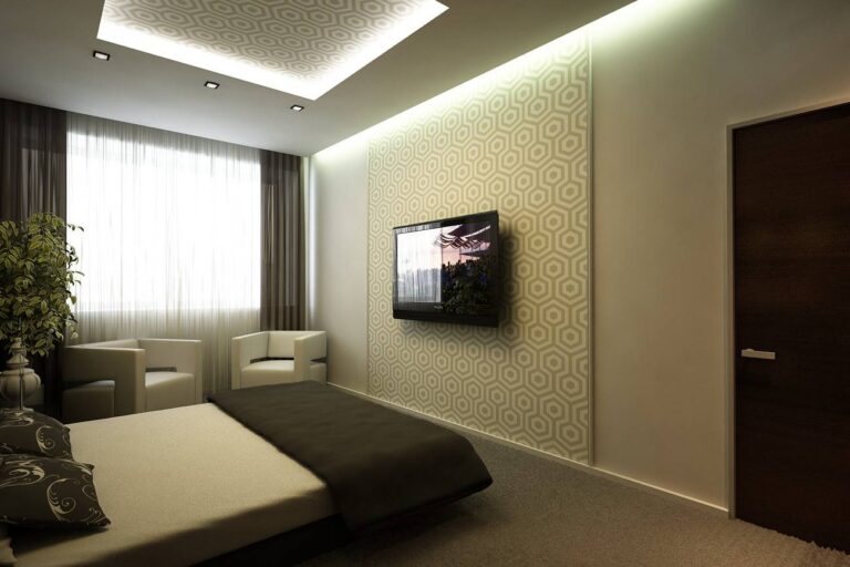 Модное оформление спальни с подсветкой и орнаментом на потолке