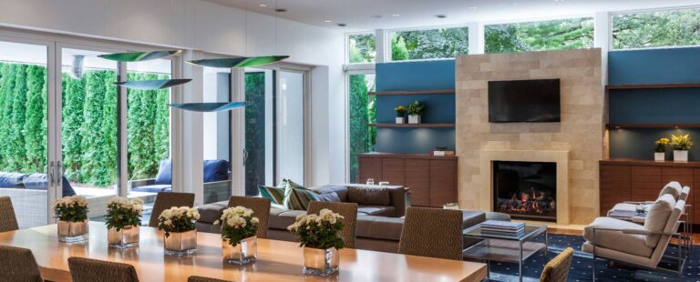 Стены с прозрачным стеклом в дизайне гостиной