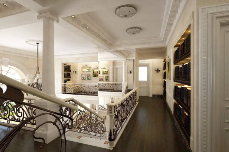 Дизайн коридора коттеджа с лепниной и золотыми светильниками