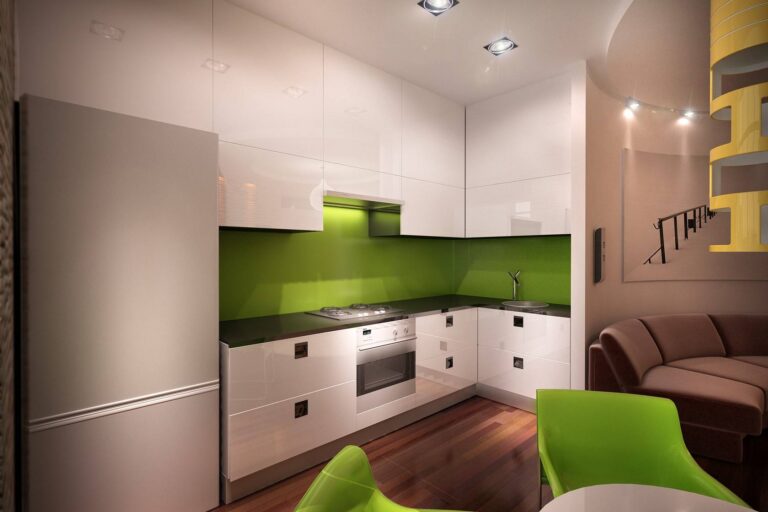 Интерьер кухни с белым глянцевым потолком