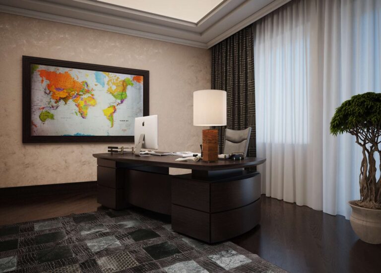 Элегантный дизайн кабинета с напольной вставкой под кожу