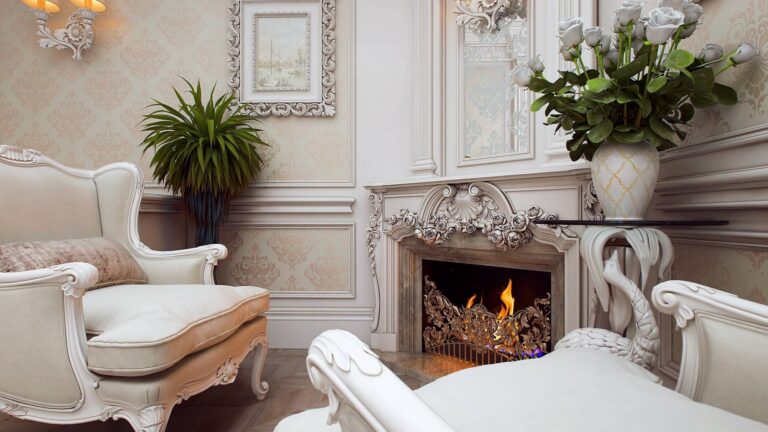 Спальня с угловым камином, оформленным ажурной кованой решеткой