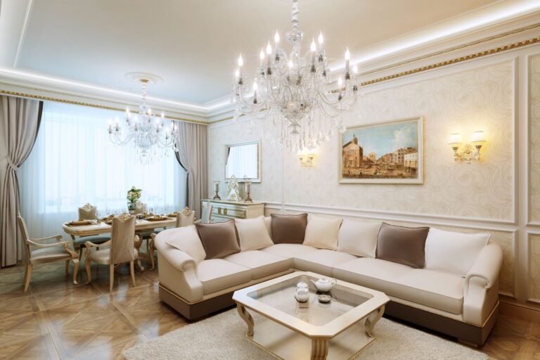 Классический интерьер гостиной с хрустальными люстрами