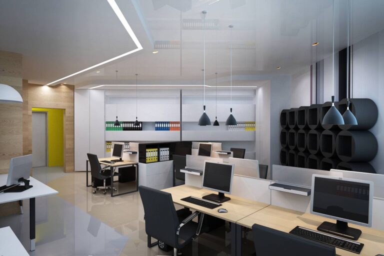 Фото интерьера зала в офисе с рабочими местами в светлом тоне