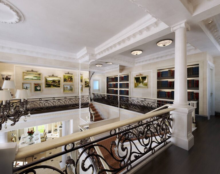 Дизайн второго этажа с композицией из картин