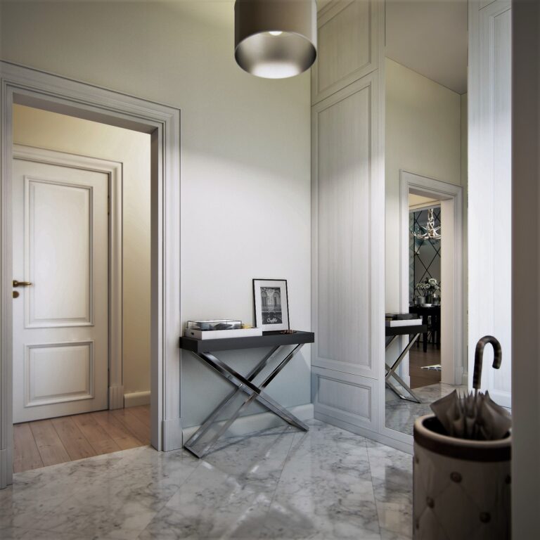 Серый мраморный пол в интерьере светлой прихожей