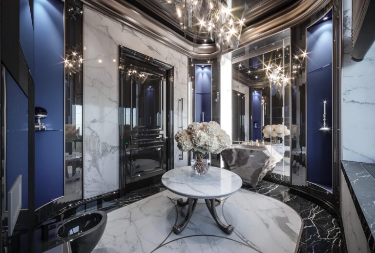 Туалетная комната с мраморной отделкой