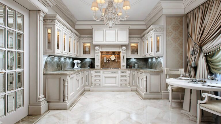 Классическая кухня в светлой пастельной цветовой гамме