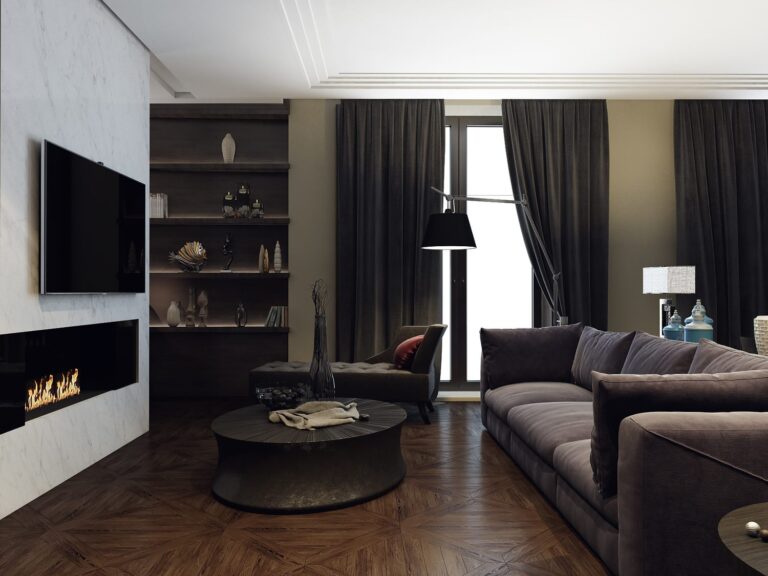 Темно-коричневая гостиная с ТВ  на белой мраморной панели с камином