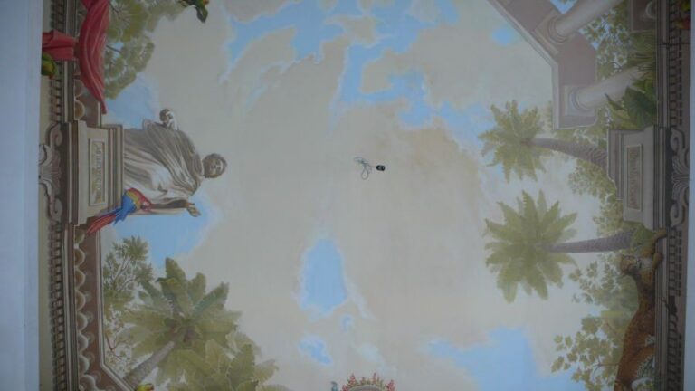 Полномасштабная роспись с перспективой на потолке коттеджа