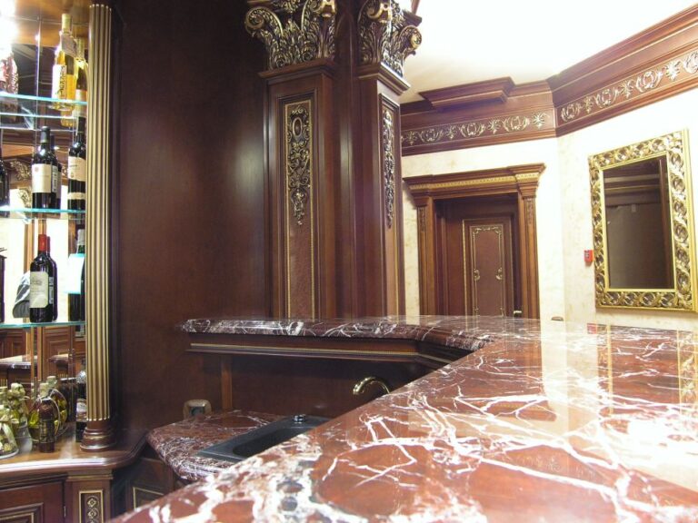 Реальный ремонта коттеджа с мраморной барной стойкой