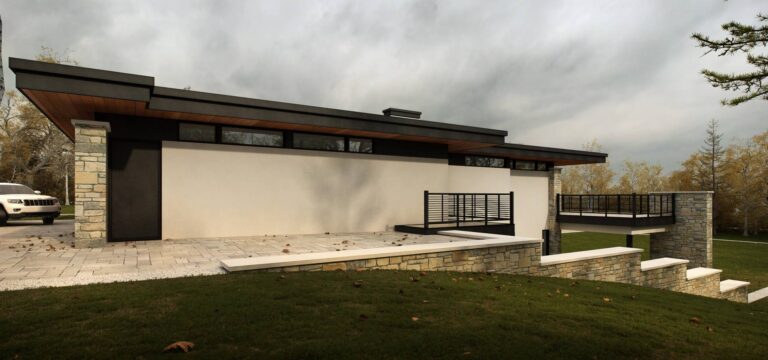 Правый фасад дома из светлой отделки с панорамными окнами под крышей