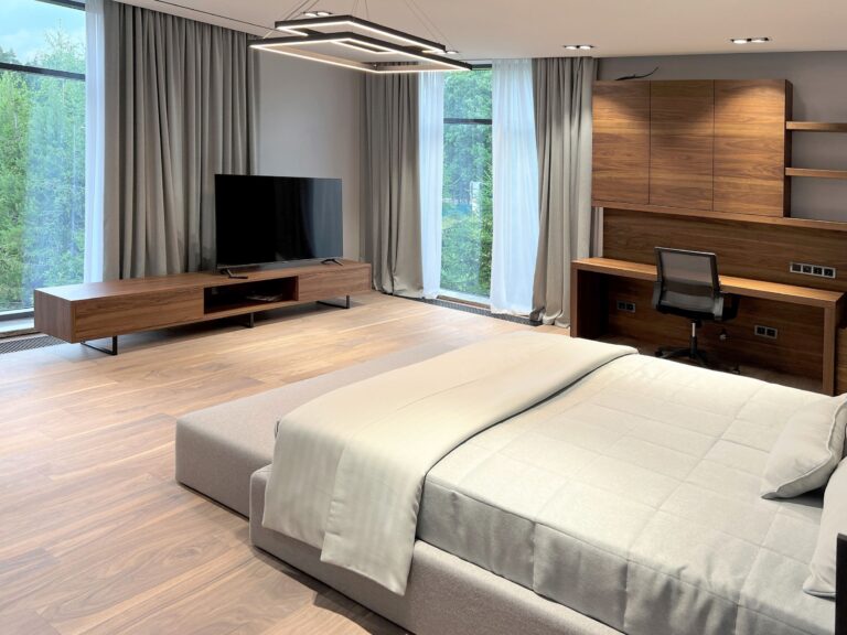 Рабочий стол в дизайне современной спальни