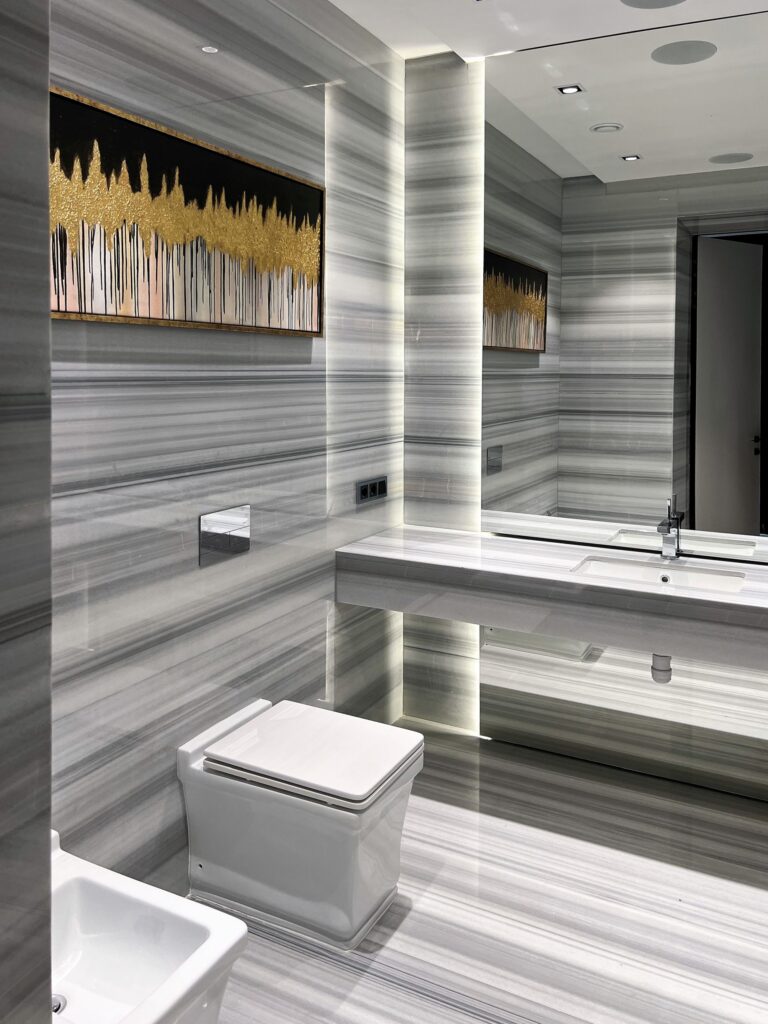 Готовый дизайн санузла с современной подсветкой