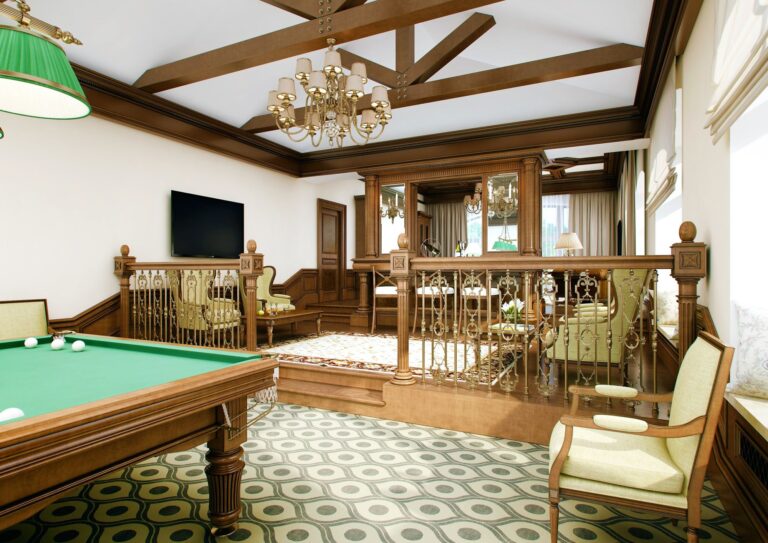 Позолоченная ажурная балюстрада в зонировании бильярдной