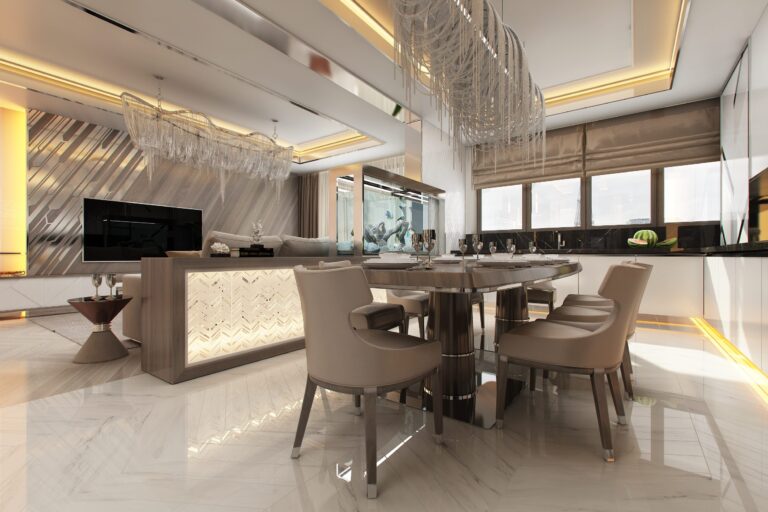 Белая кухня с люстрой из серебристых цепочек