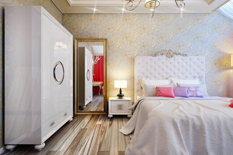 Дизайн спальни с белым платяным шкафом