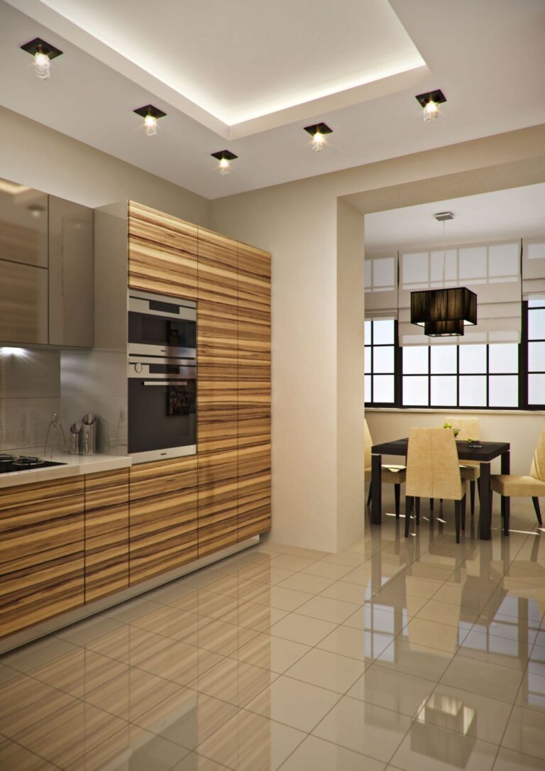 Яркие фасады мебели в стиле зебрано в дизайне светлой кухни