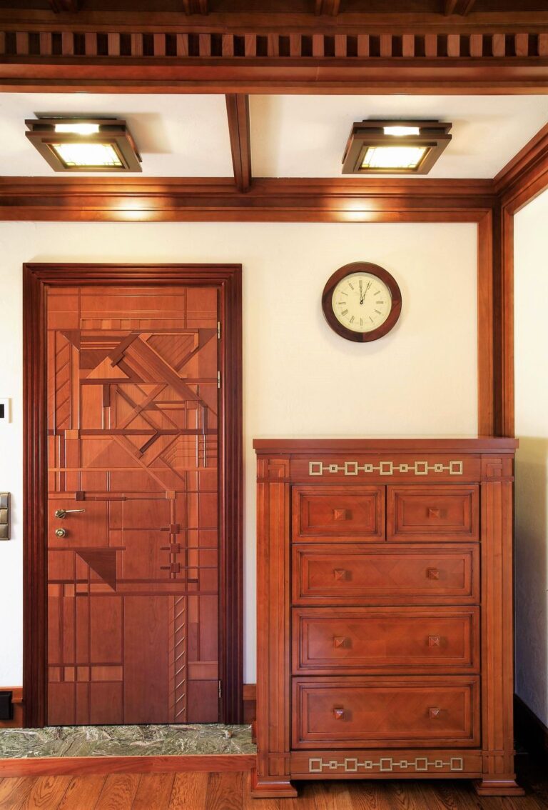 Дизайн-проект спальни со встроенными потолочными светильниками