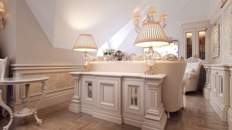 Кабинет на мансарде с массивной фигурной тумбой