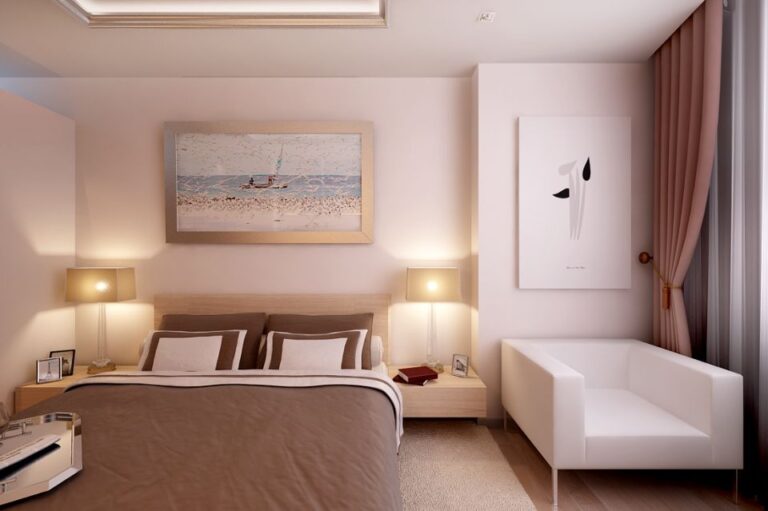 Дизайн спальни в естественных оттенках с белым шезлонгом