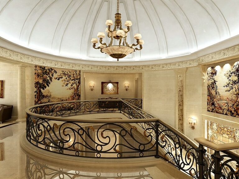 Эффектный дизайн коттеджа с бронзово-золотистой люстрой