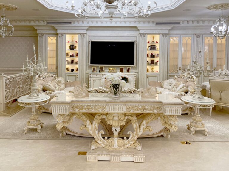 Дизайн гостиной с помпезной мебелью