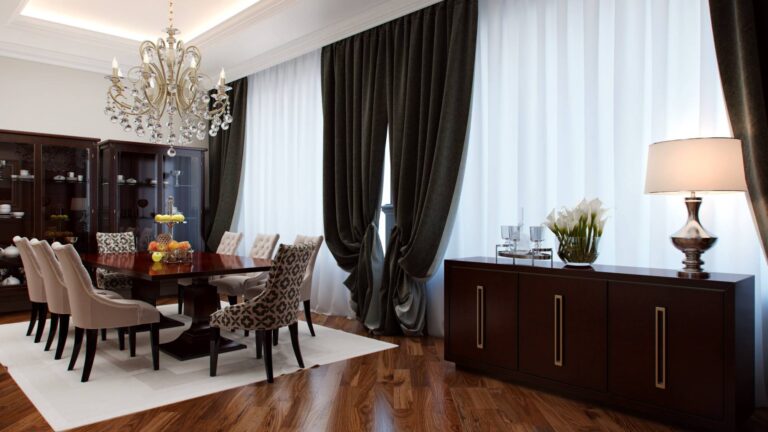 Драпировка больших панорамных окон контрастными шторами