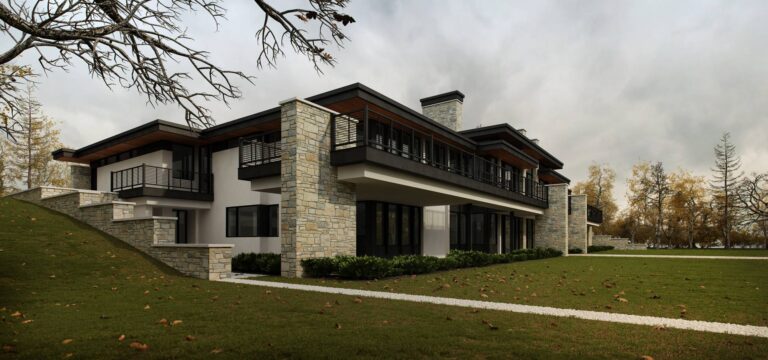 Правый фасад дома в светлой отделке с балконом и колоннами из природного камня