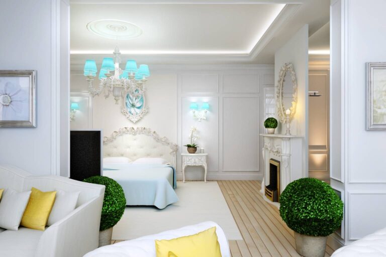 Белоснежный интерьер спальни с полом из светлого дерева