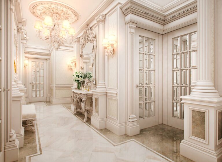 Дизайн коридора с мраморными полами и лепниной