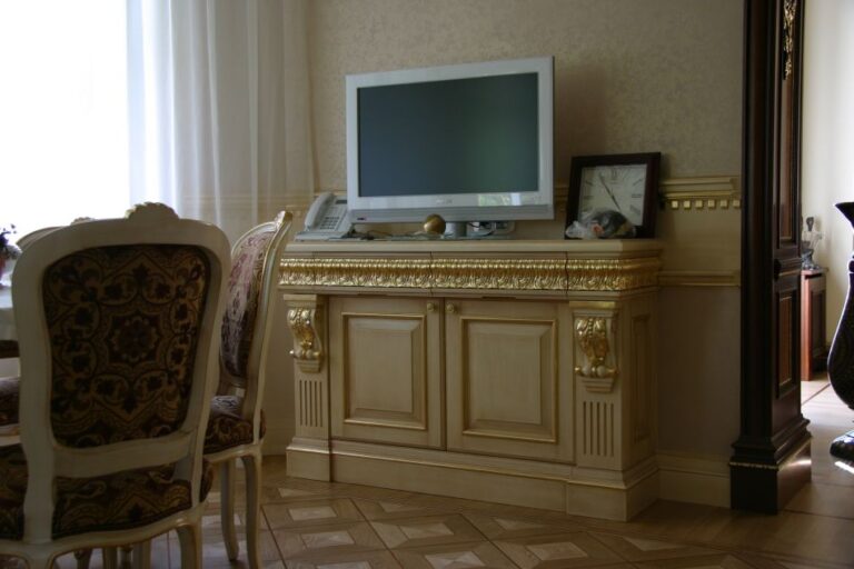 Изысканный ремонт комнаты с преобладанием светлого дерево