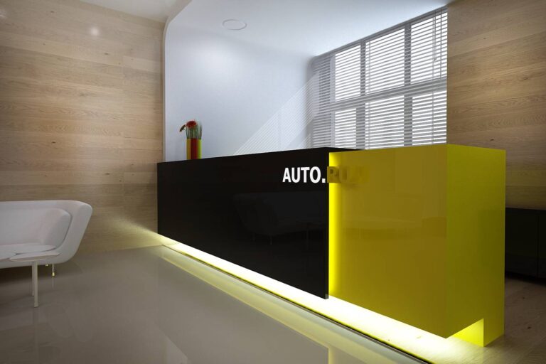 Фото дизайн стойки ресепшн офиса с ярким акцентом