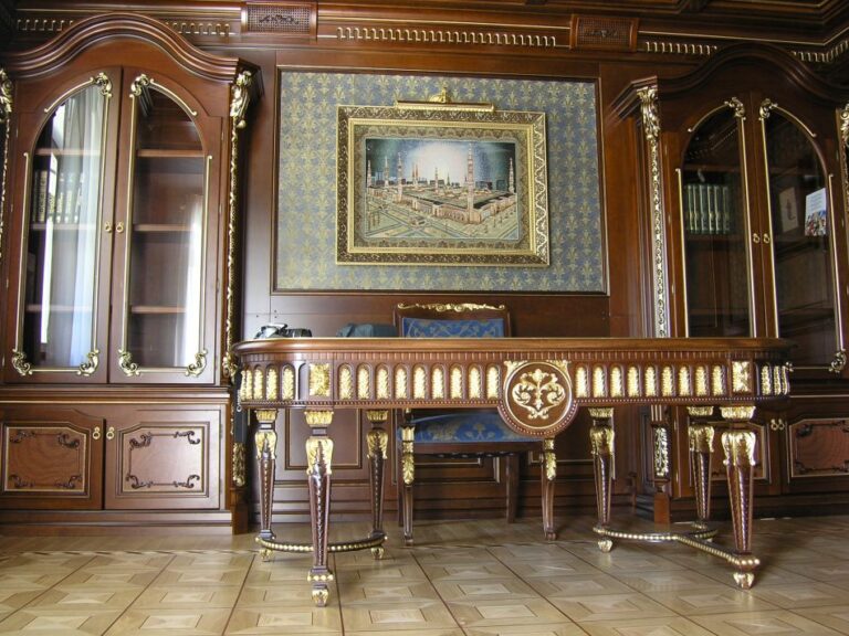 Ремонт кабинета с преобладанием темного дерева