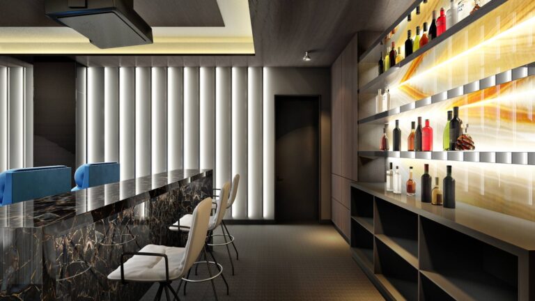 Домашний кинотеатр с открытым барным шкафом