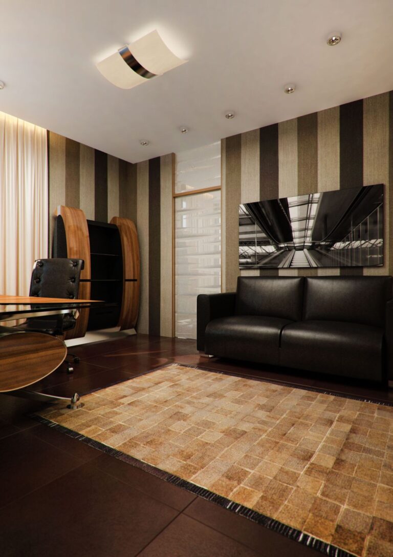 Светлый рабочий кабинет с коричневым матовым полом и мозаичным ковром