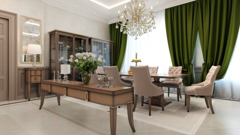 Комфортная столовая с тонированной мебелью из массива древесины