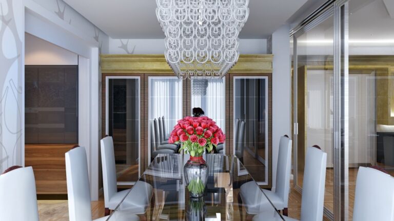 Декоративный интерьер столовой в бело-золотых тонах