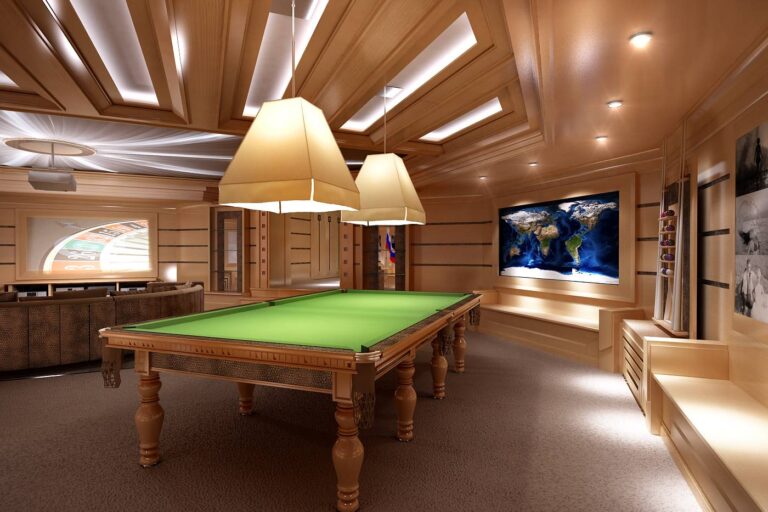 Оригинальное выполнение потолка в дизайне бильярдной