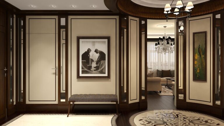 Панели цвета слоновой кости в оформлении темной прихожей