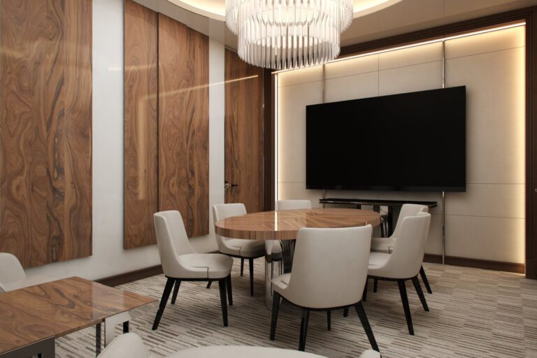 Деревянная отделка переговорной в офисе