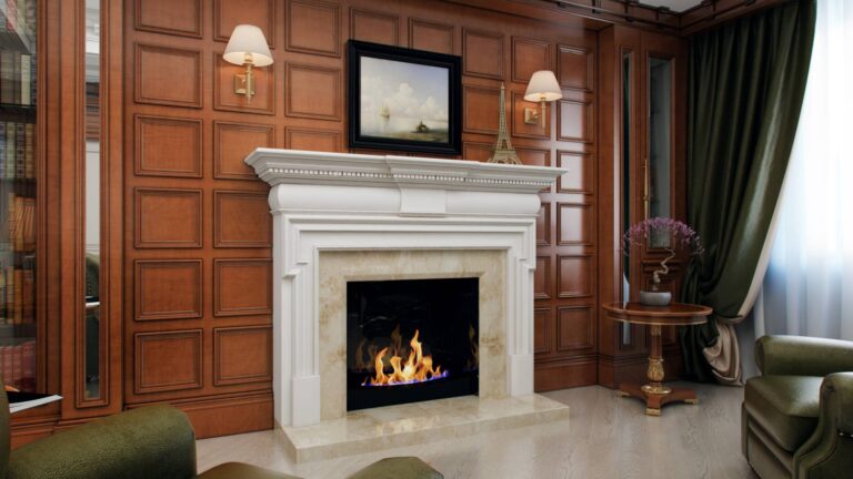 Большой камин, декорированный бежевым мрамором и античной белой лепниной