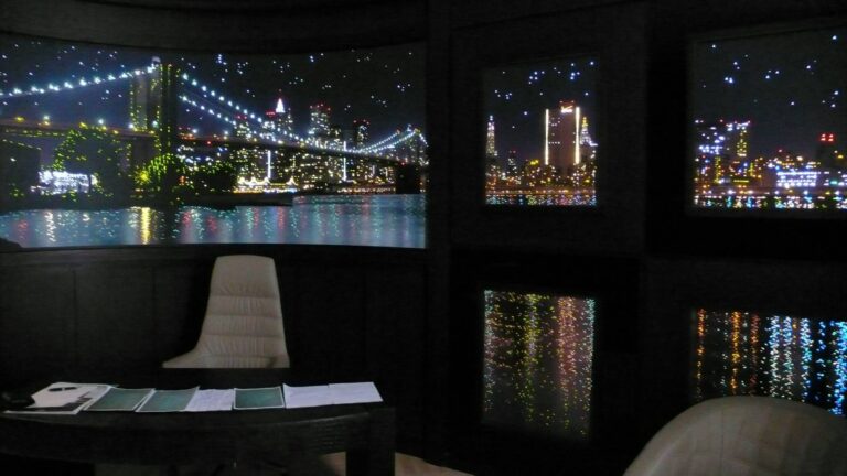 Оформление кабинета после ремонта с подсвеченными фотокартинами