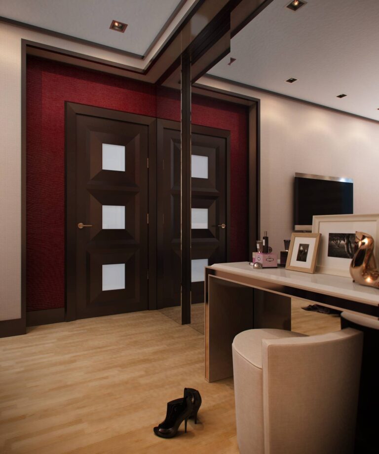 Бордовый и венге в светлой прихожей квартиры