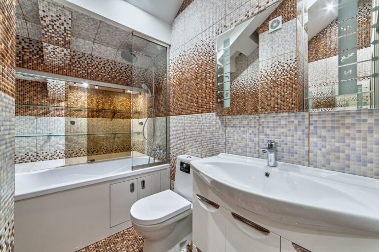 Мозаичная плитка в дизайне санузла