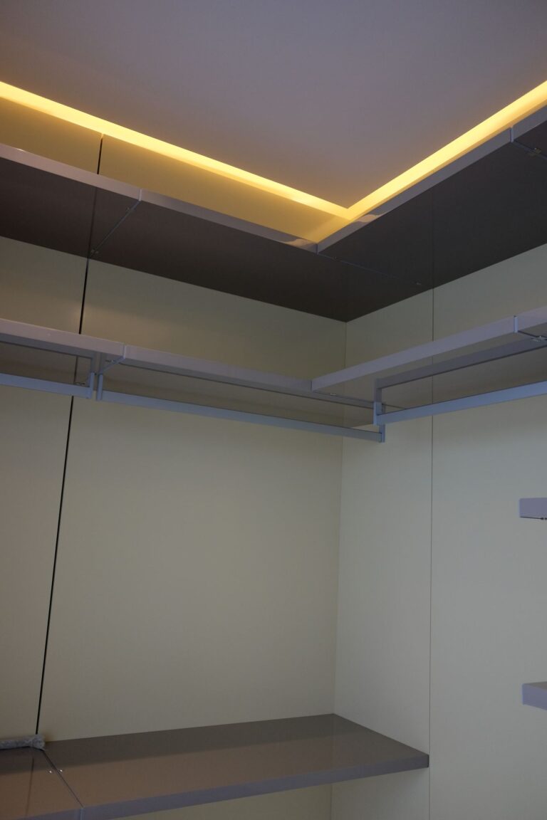 Светодиодная подсветка по периметру двухуровневого потолка
