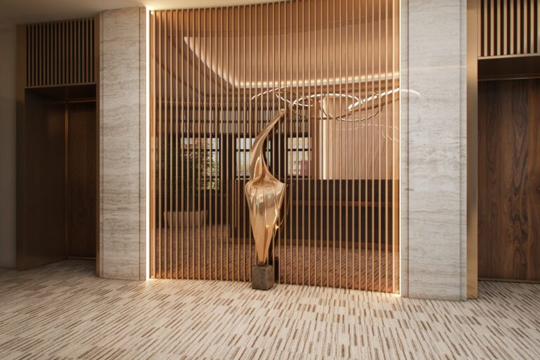 Интерьер холла в офисе с декоративной статуэткой